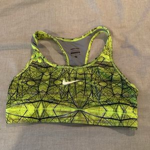 Nike sports bra size M